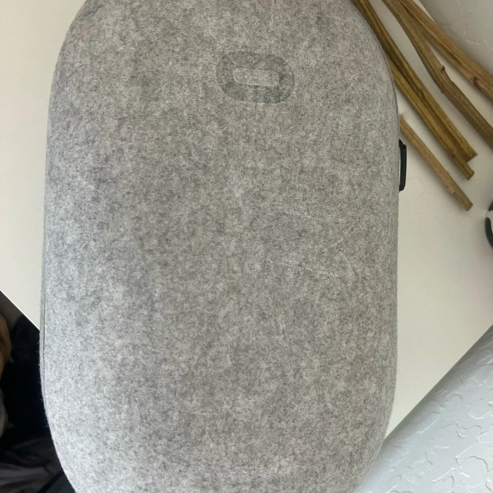 Oculus quest 2 256gb and carrying case